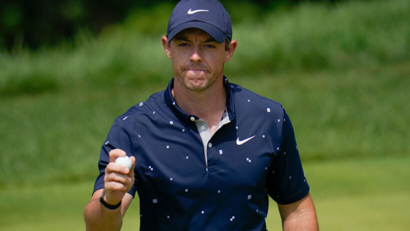 Rory McIlroy acknowledges the crowd