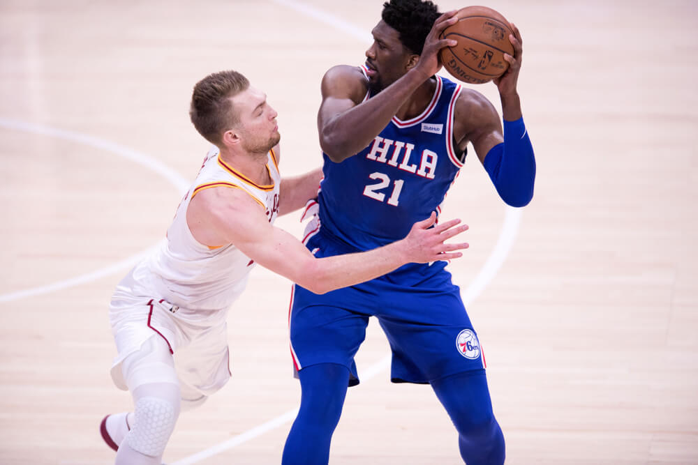 Joel Embiid guarded by Domantas Sabonis
