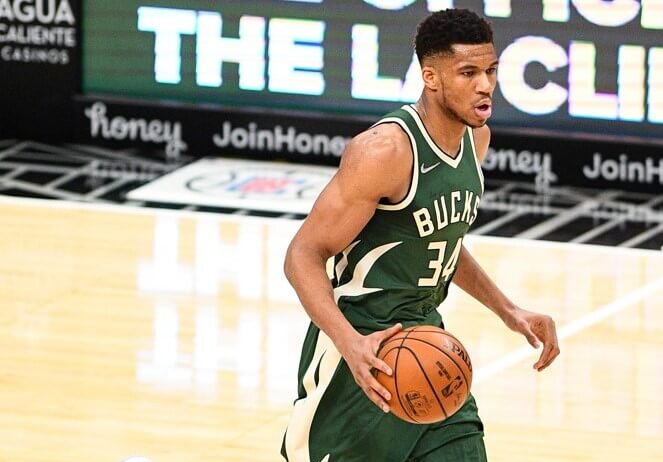 Giannis dribbling