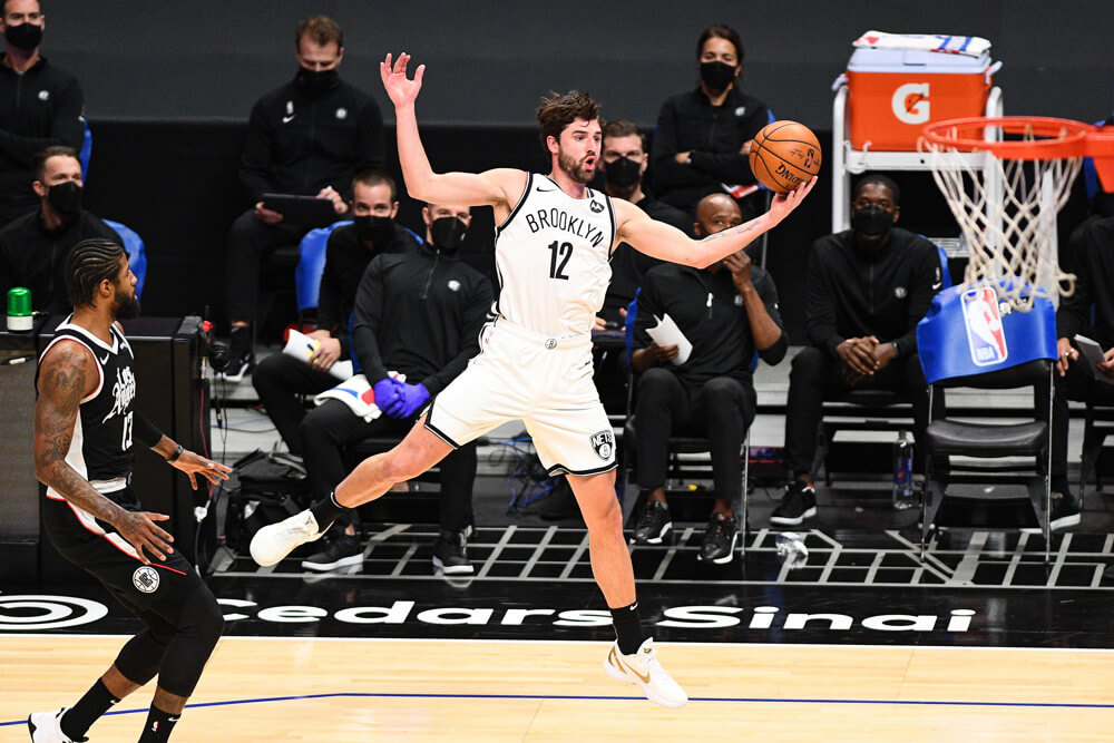 Joe Harris jumping to catch errant pass