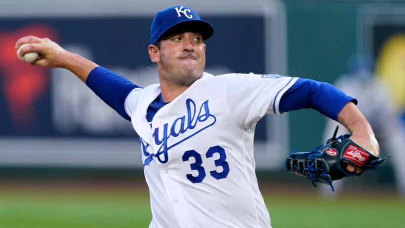 Matt Harvey pitching for the Kansas City Royals