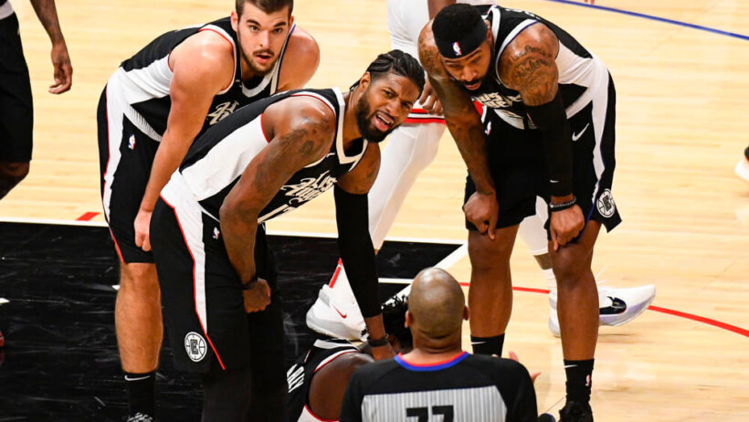 LA Clippers huddle