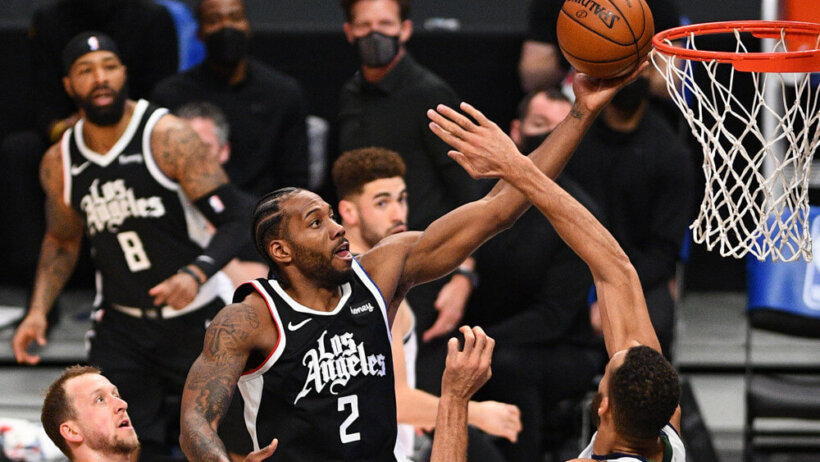 Kawhi Leonard layup over Rudy Gobert