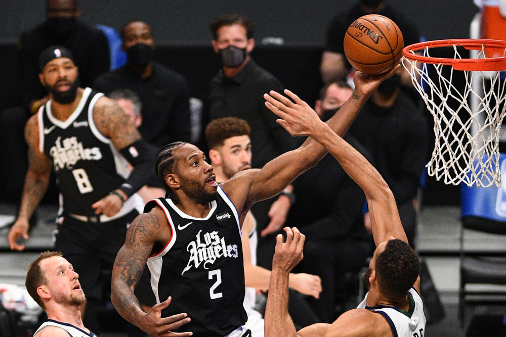 Kawhi Leonard layup over Rudy Gobert