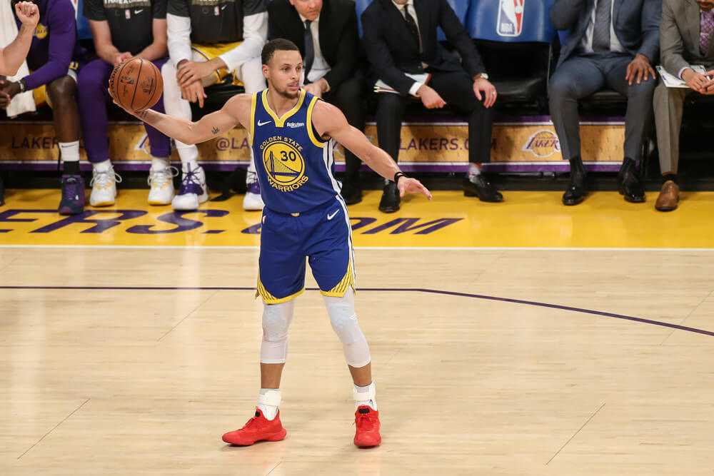 Steph Curry winding up to throw basketball