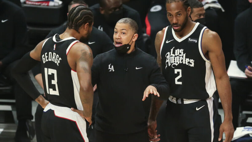 Paul George, Ty Lue and Kawhi Leonard talking