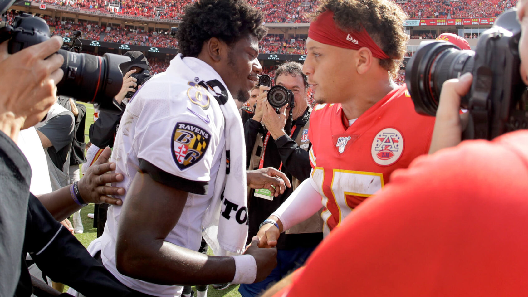 Lamar Jackson and Patrick Mahomes shake hands