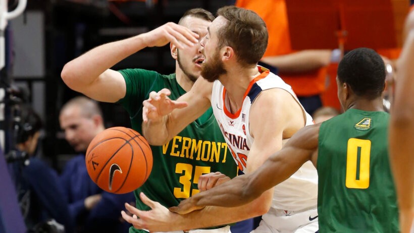 Virginia forward Jay Huff under the basket