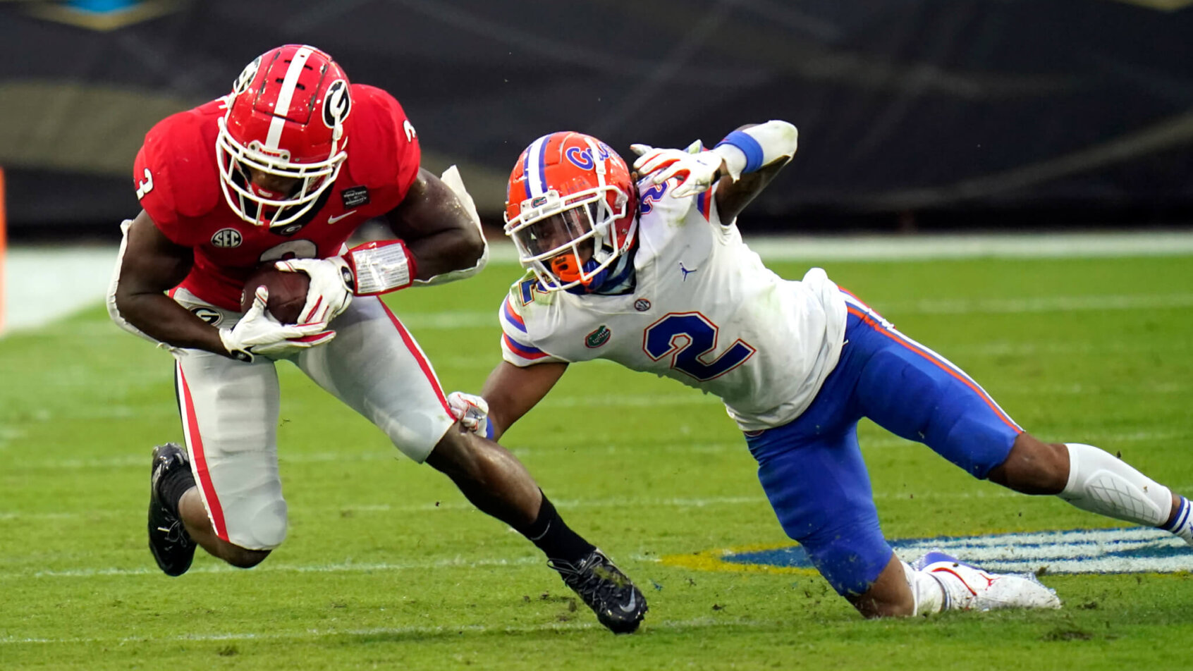 Zamir White breaks tackle
