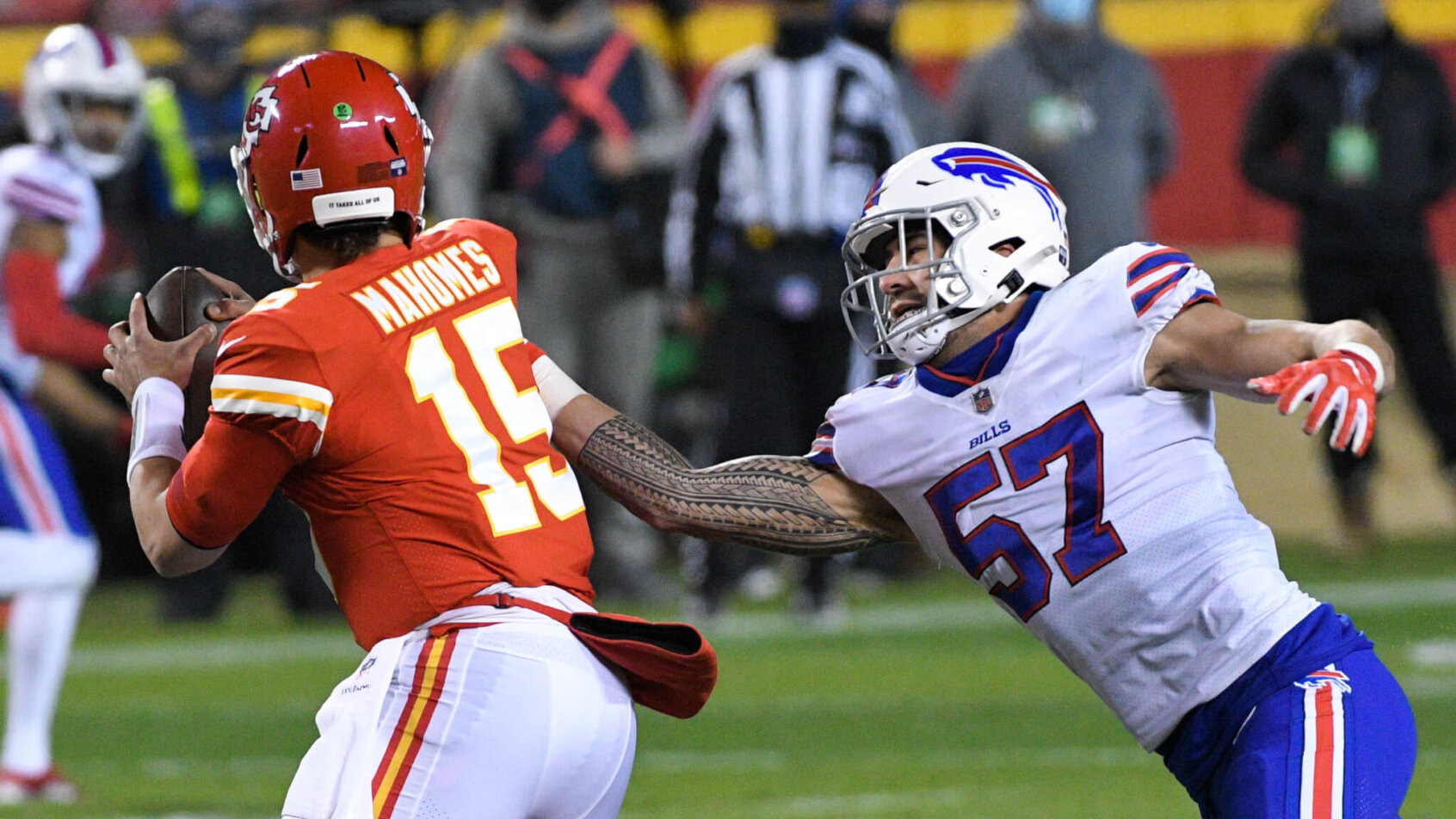 Patrick Mahomes trying to avoid tackle