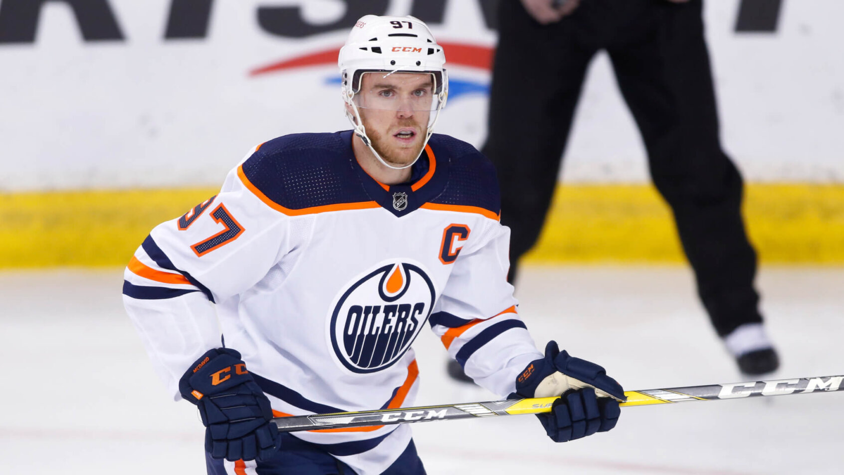 Edmonton Oilers player Connor McDavid surveying the ice