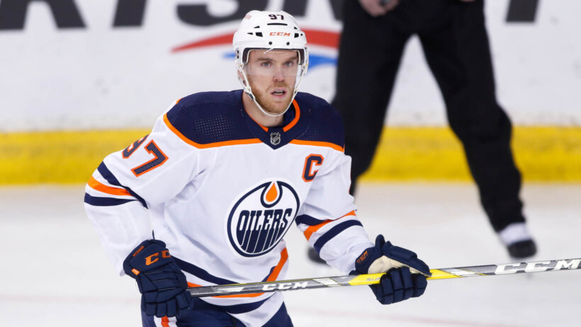 Edmonton Oilers player Connor McDavid surveying the ice