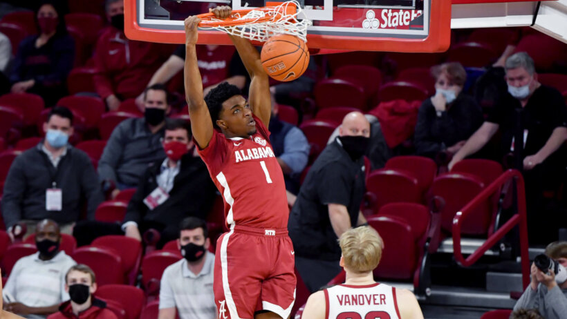 Alabama forward Herbert Jones dunking