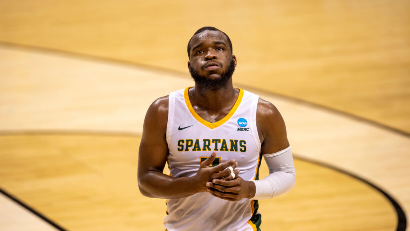 Joe Bryant Jr looking up on court