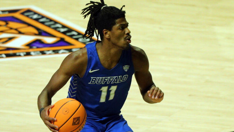 Buffalo Bulls forward Jeenathan Williams dribbling