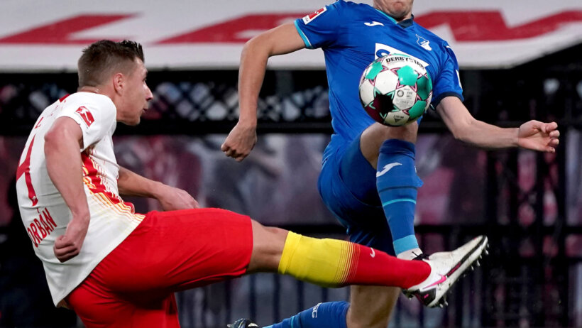 Willi Orban plays ball, RB Leipzig