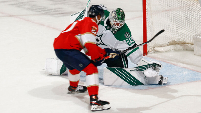 Jake Oettinger save on shot