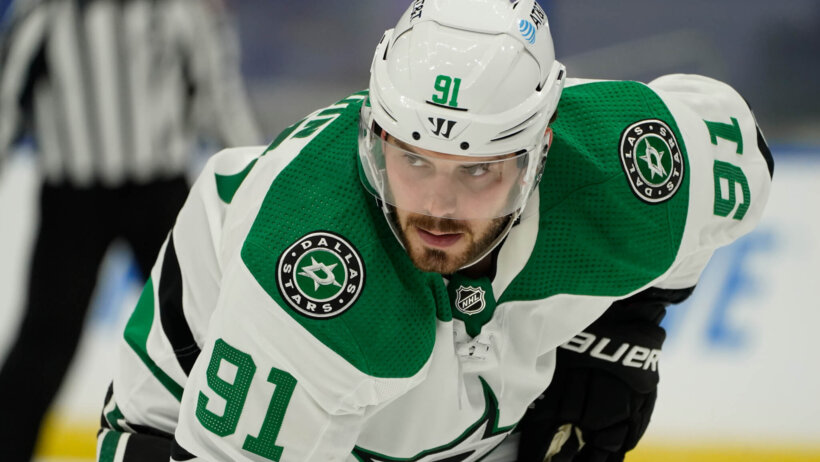 Tyler Seguin at a faceoff