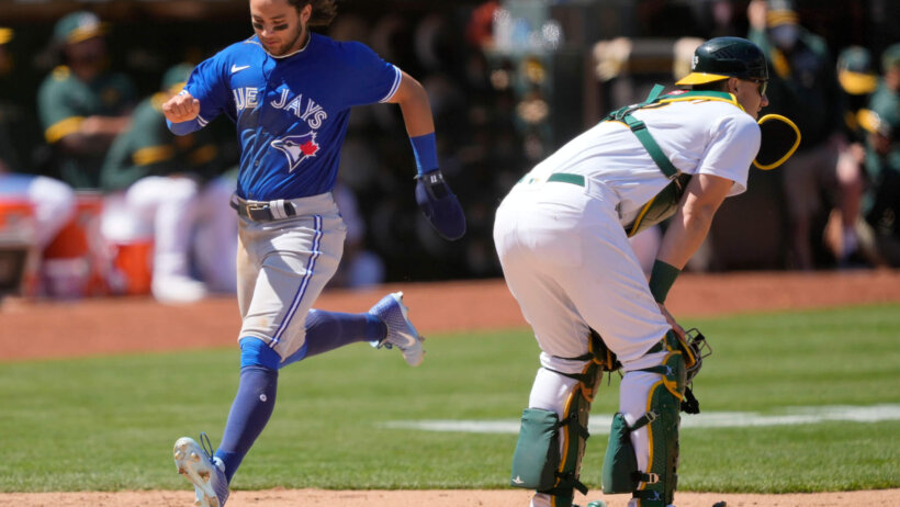 Bo Bichette scores, Toronto Blue Jays