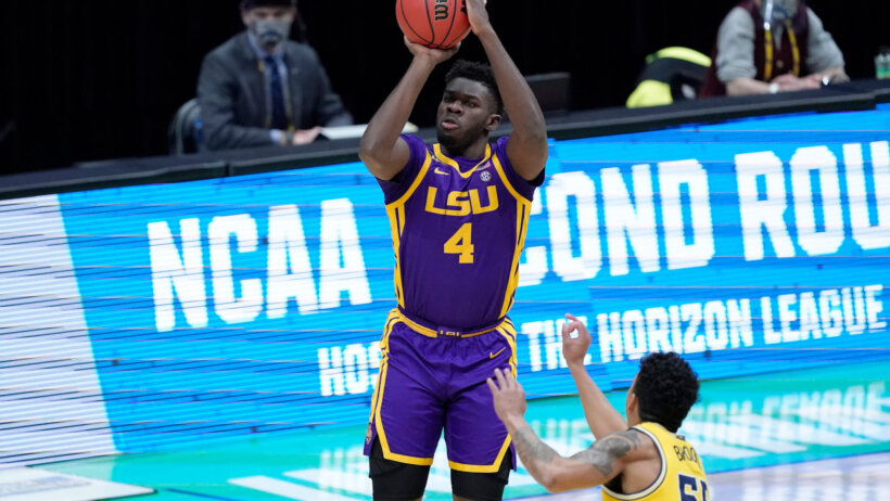 LSU forward Darius Days shooting a jumper
