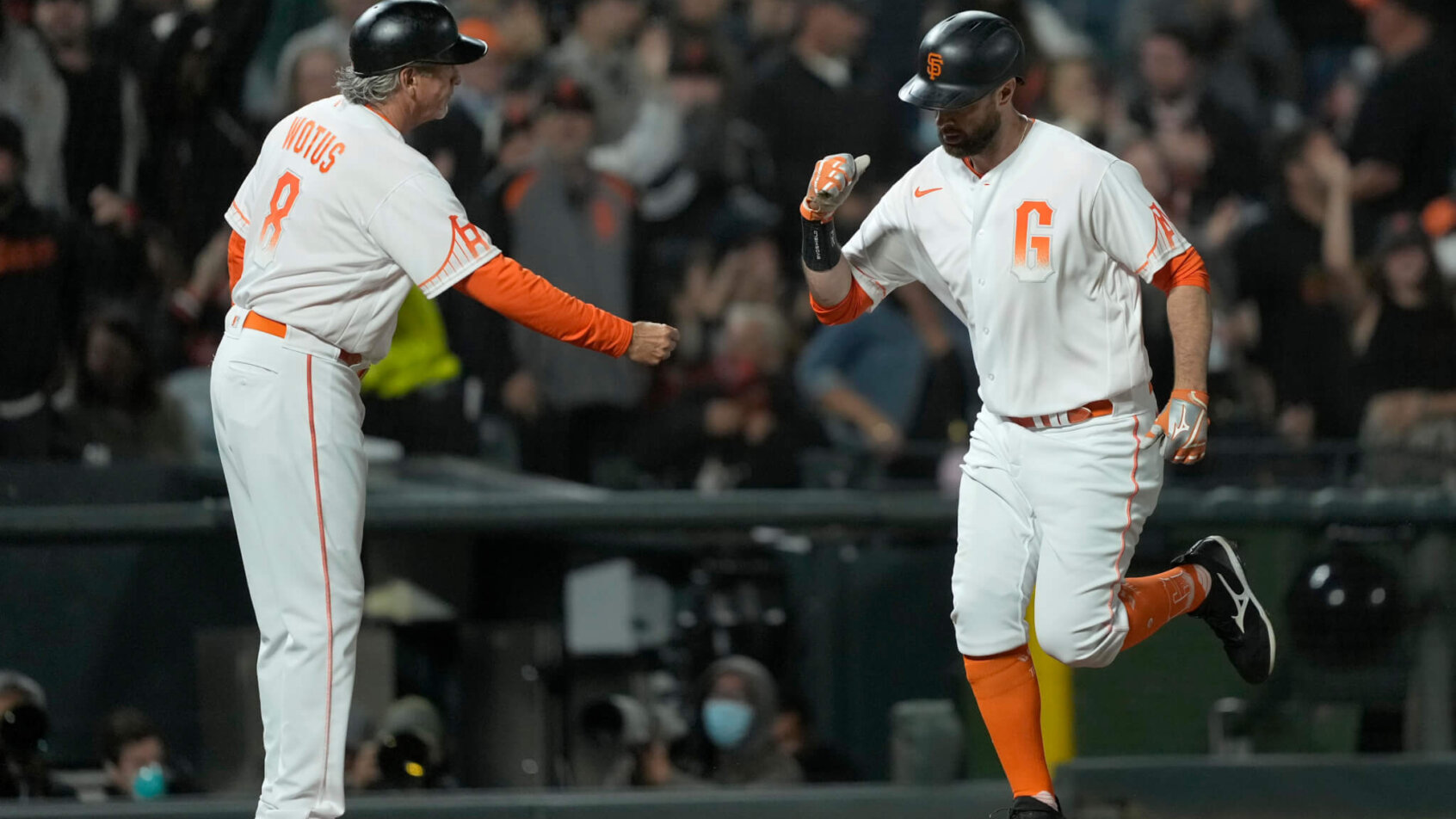 Brandon Belt home run trot