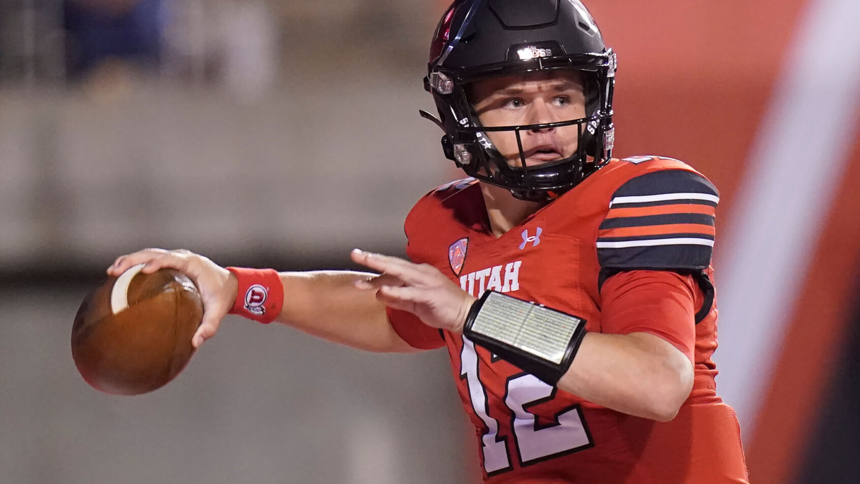 Charlie Weber drops back to pass