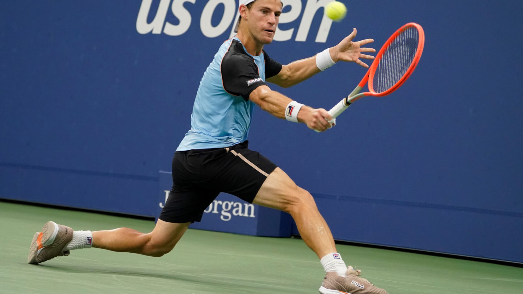 Diego Schwartzman hitting a return during a tennis match.