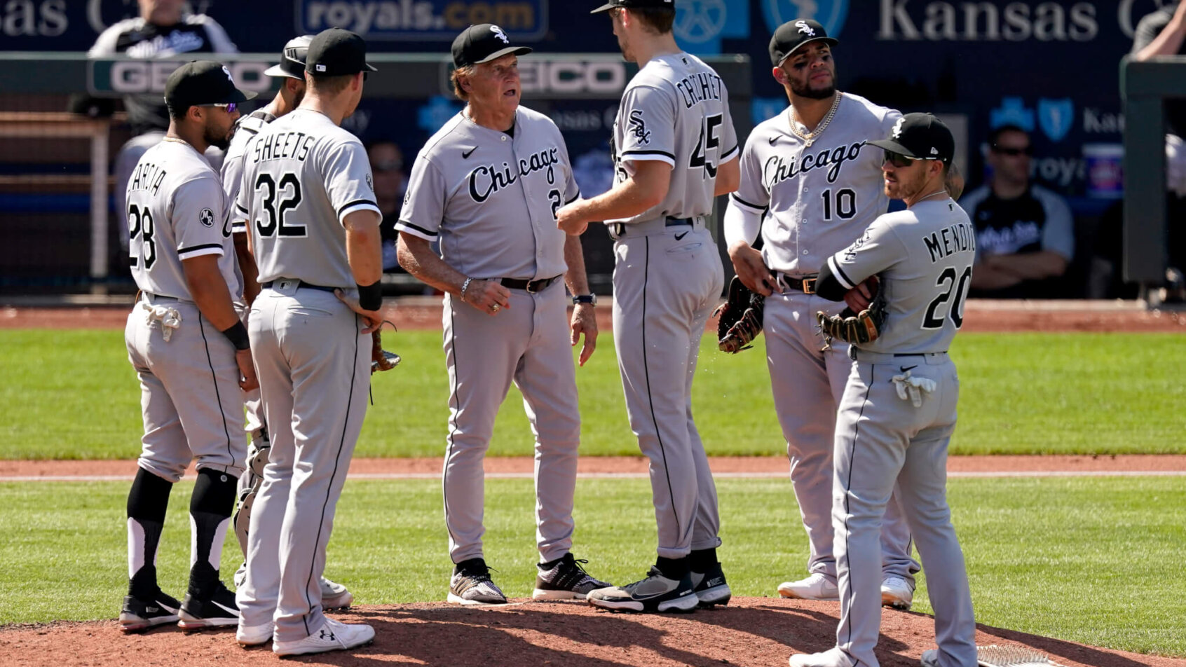 White Sox mound meeting