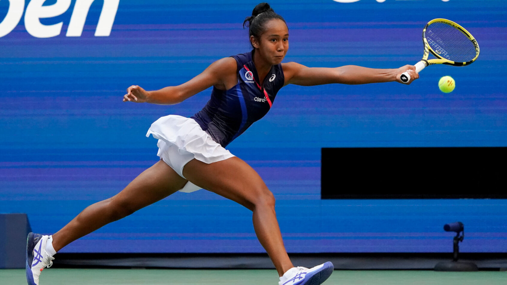 Leylah Fernandez hitting a return shot during a tennis match at the US Open.