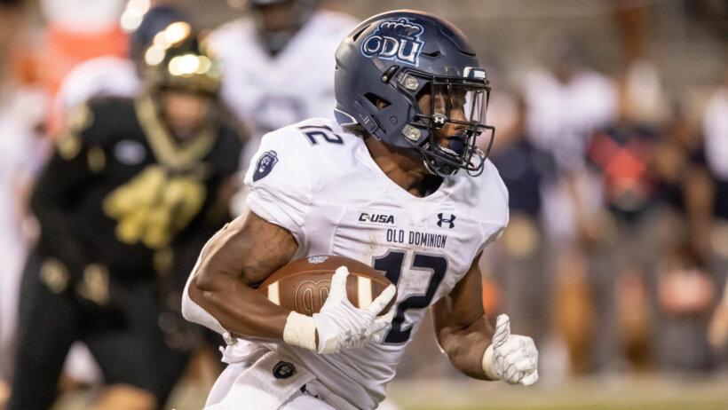Elijah Davis running with football