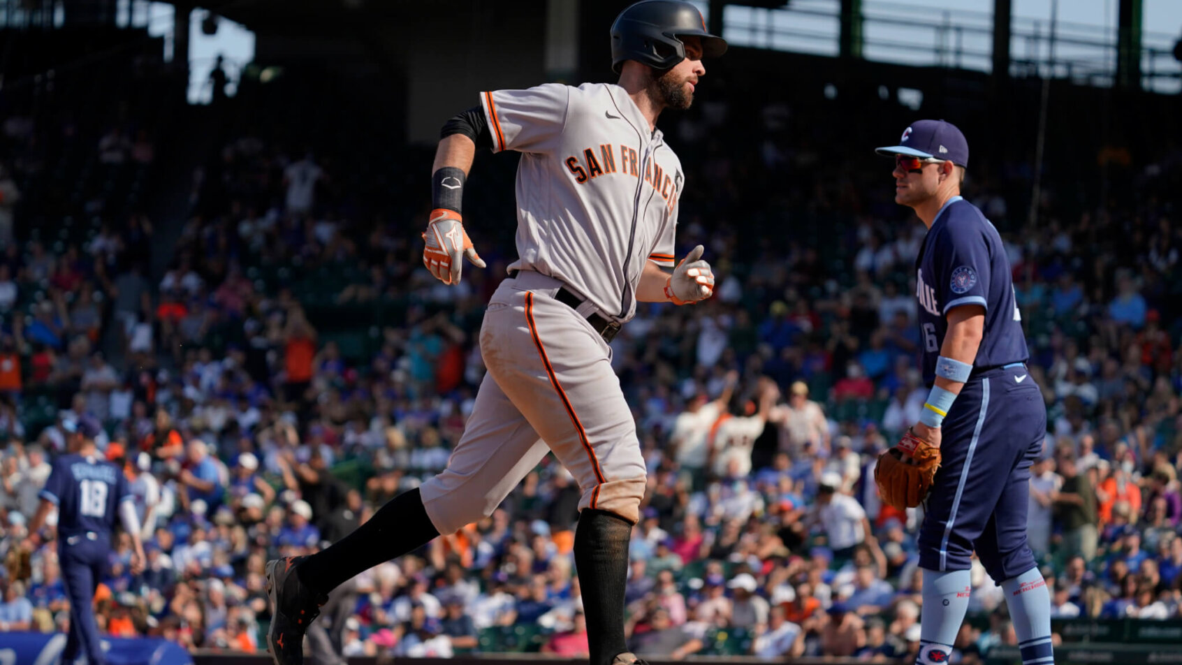 Brandon Belt home run trot