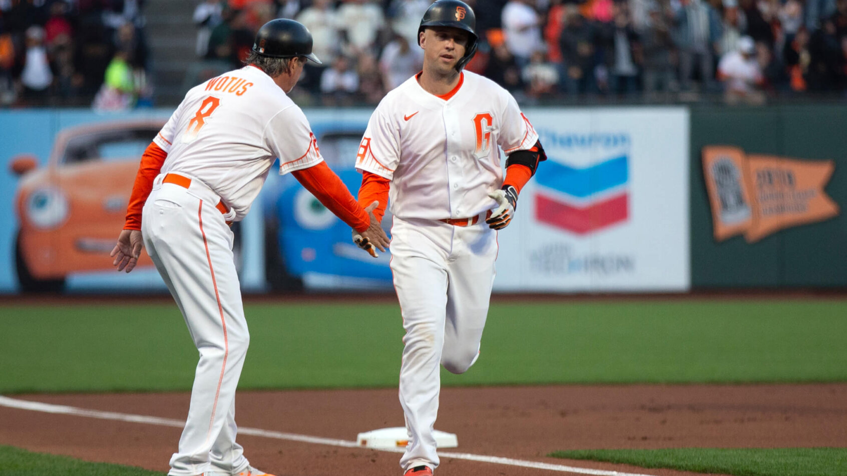 Posey circling the bases