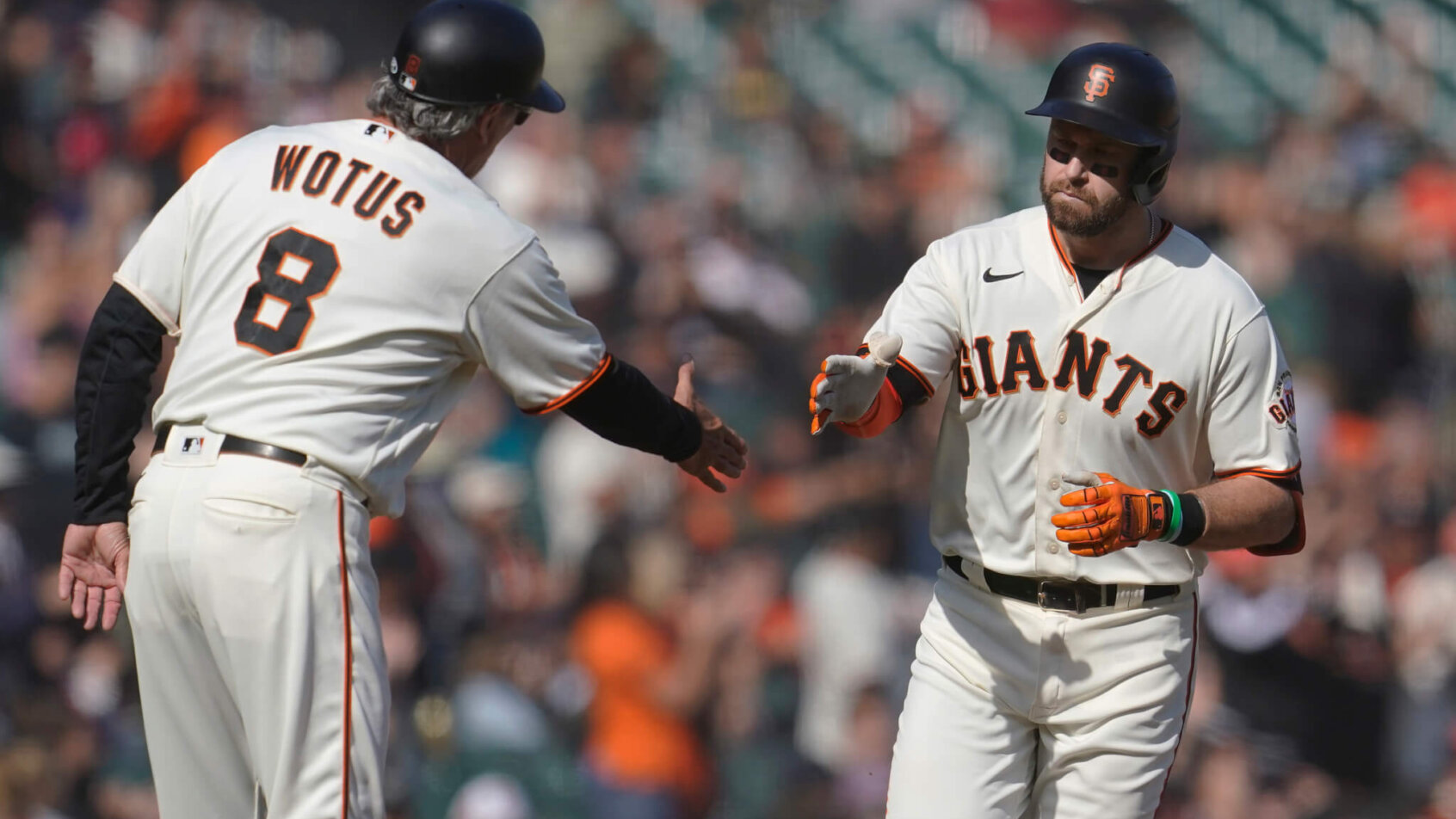 Evan Longoria rounds the bases