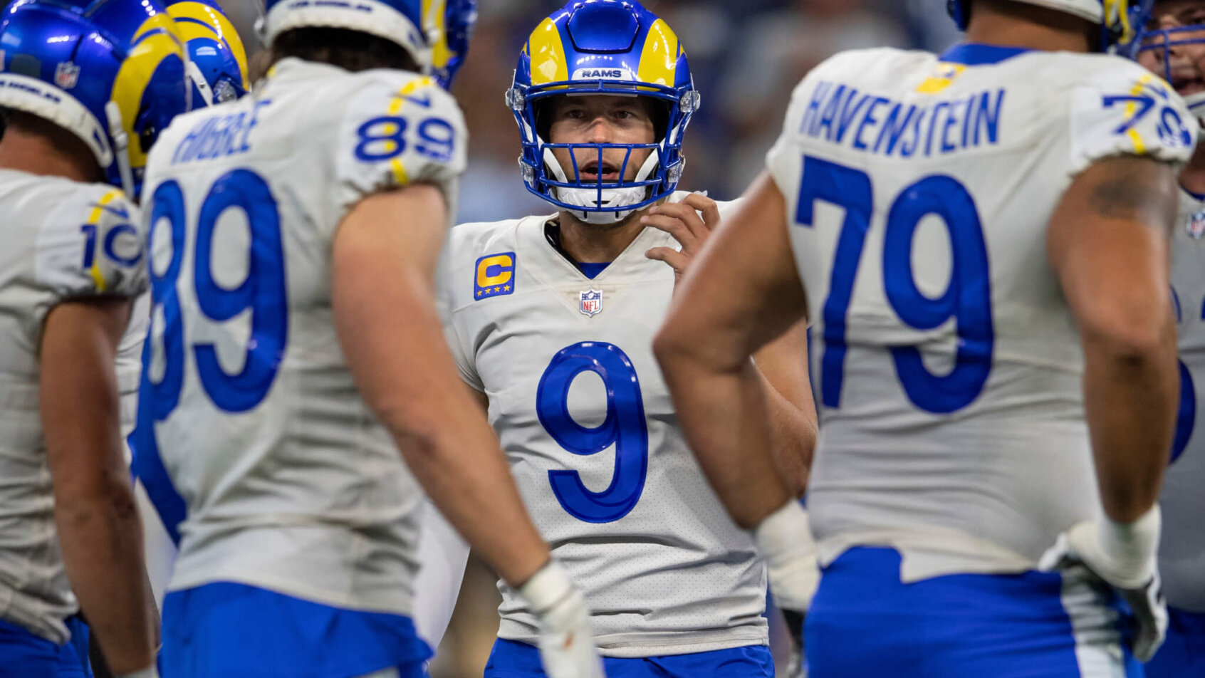 Matthew Stafford, huddle, Los Angeles Rams