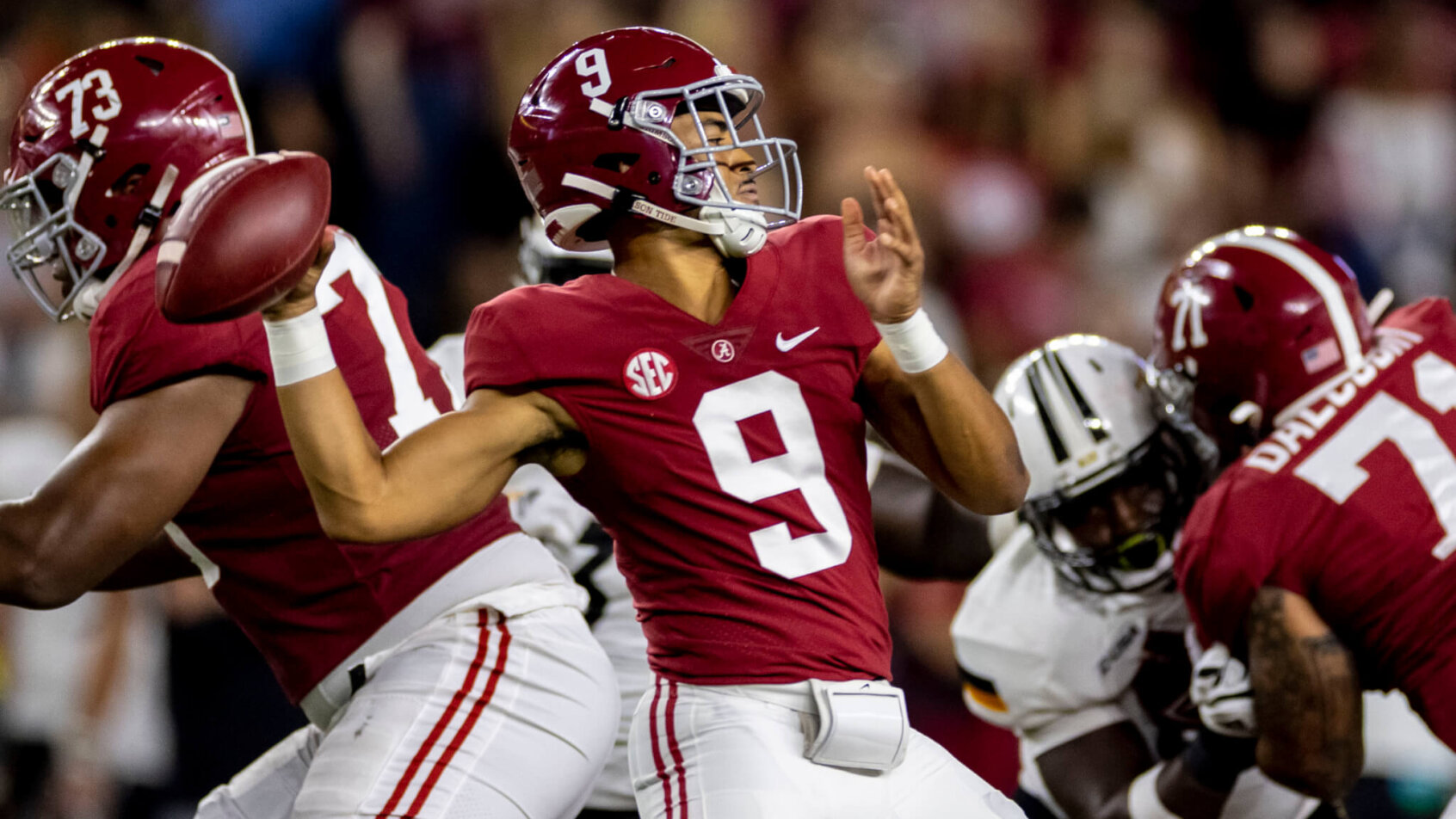 Bryce Young delivers a pass