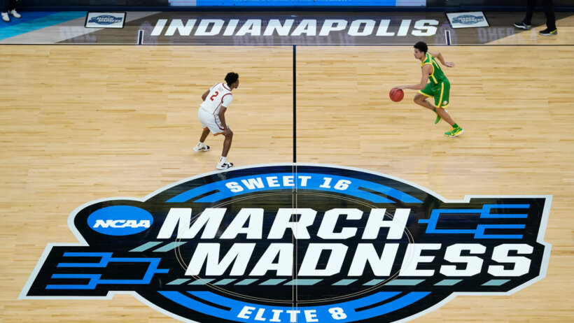 Oregon's WIll Richardson driving down the court
