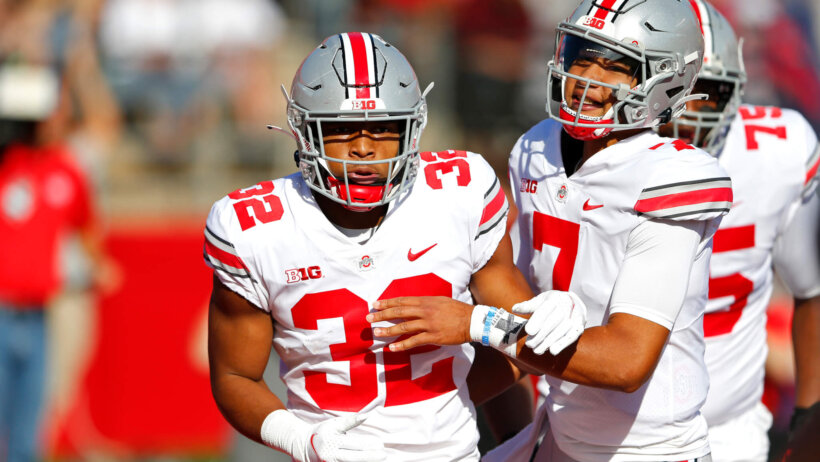 TreyVeyon Henderson takes handoff