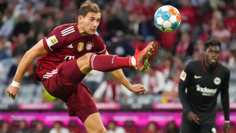 Leon Goretzka kicking soccer ball
