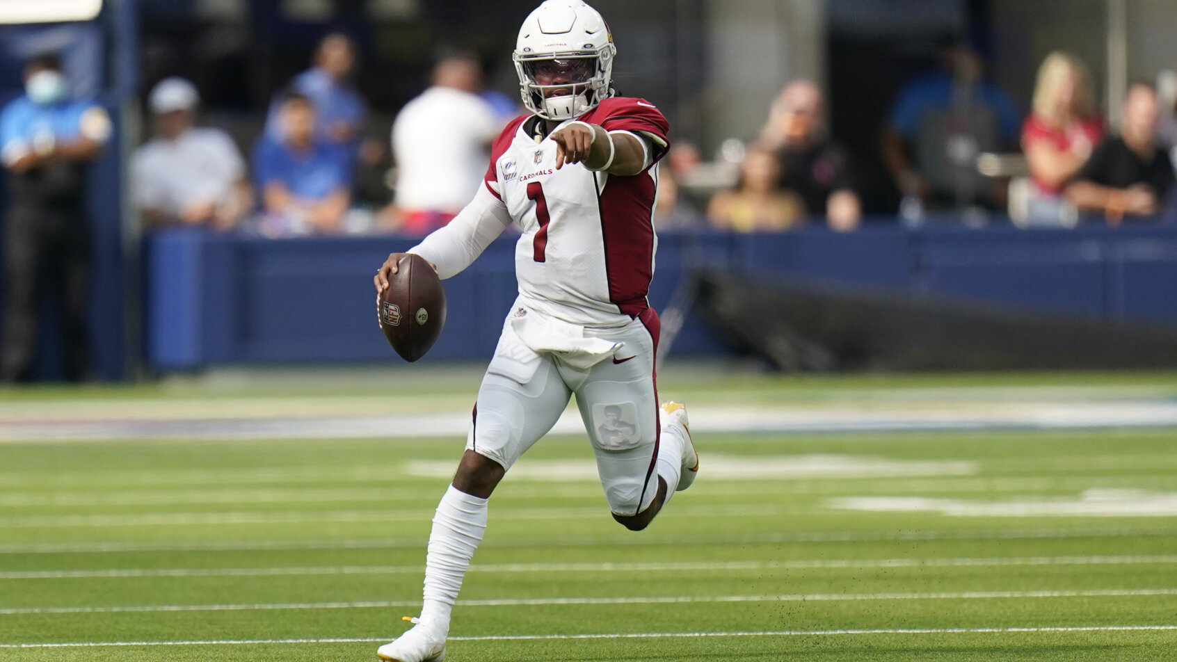 Kyler Murray running and pointing