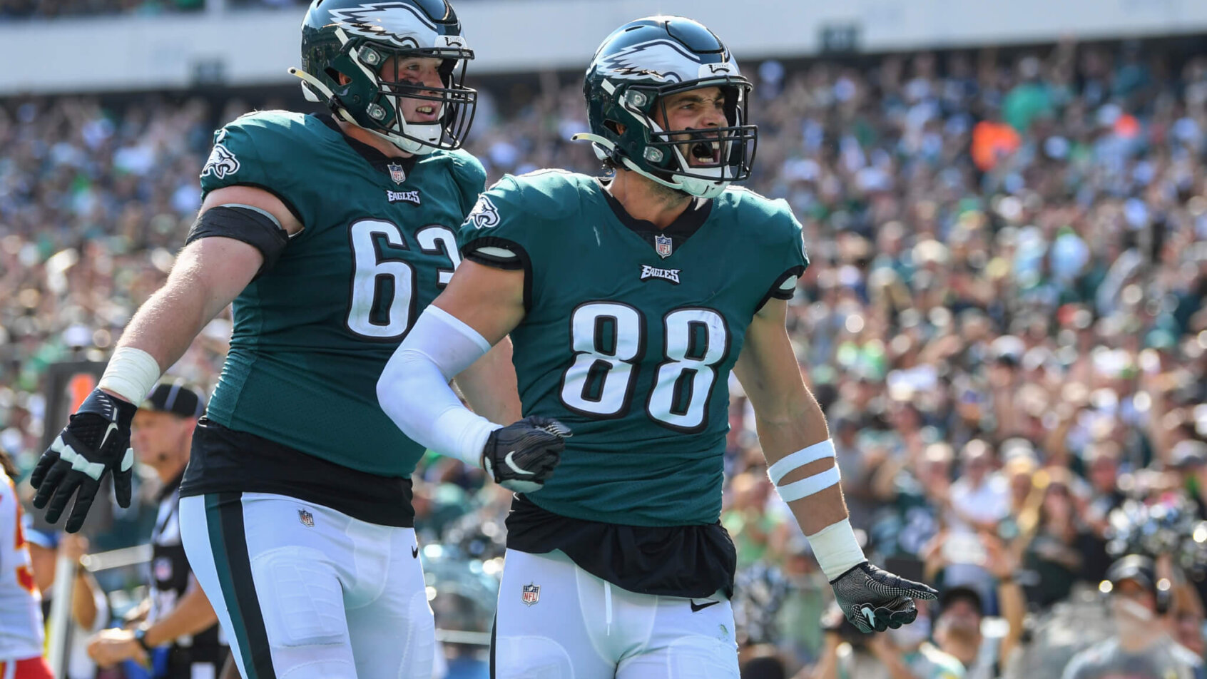 Dallas Goedert, celebrates vs Chiefs