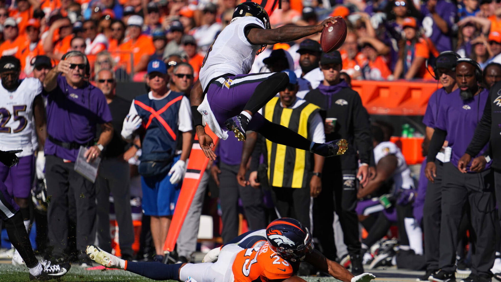 Lamar Jackson hurdles vs Denver Broncos