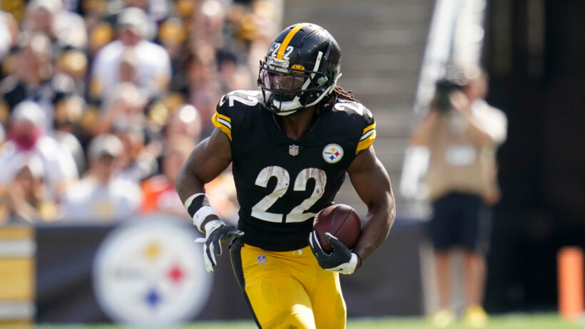 Pittsburgh Steelers running back Najee Harris carrying the ball during an NFL football game.