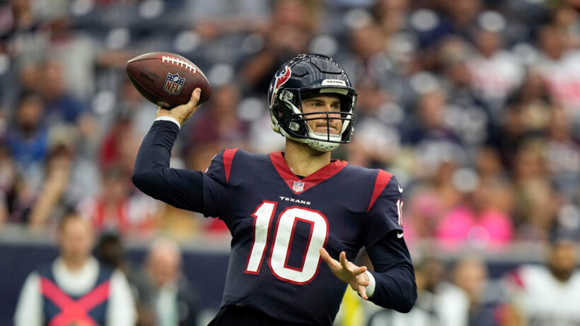 Davis Mills slings a pass