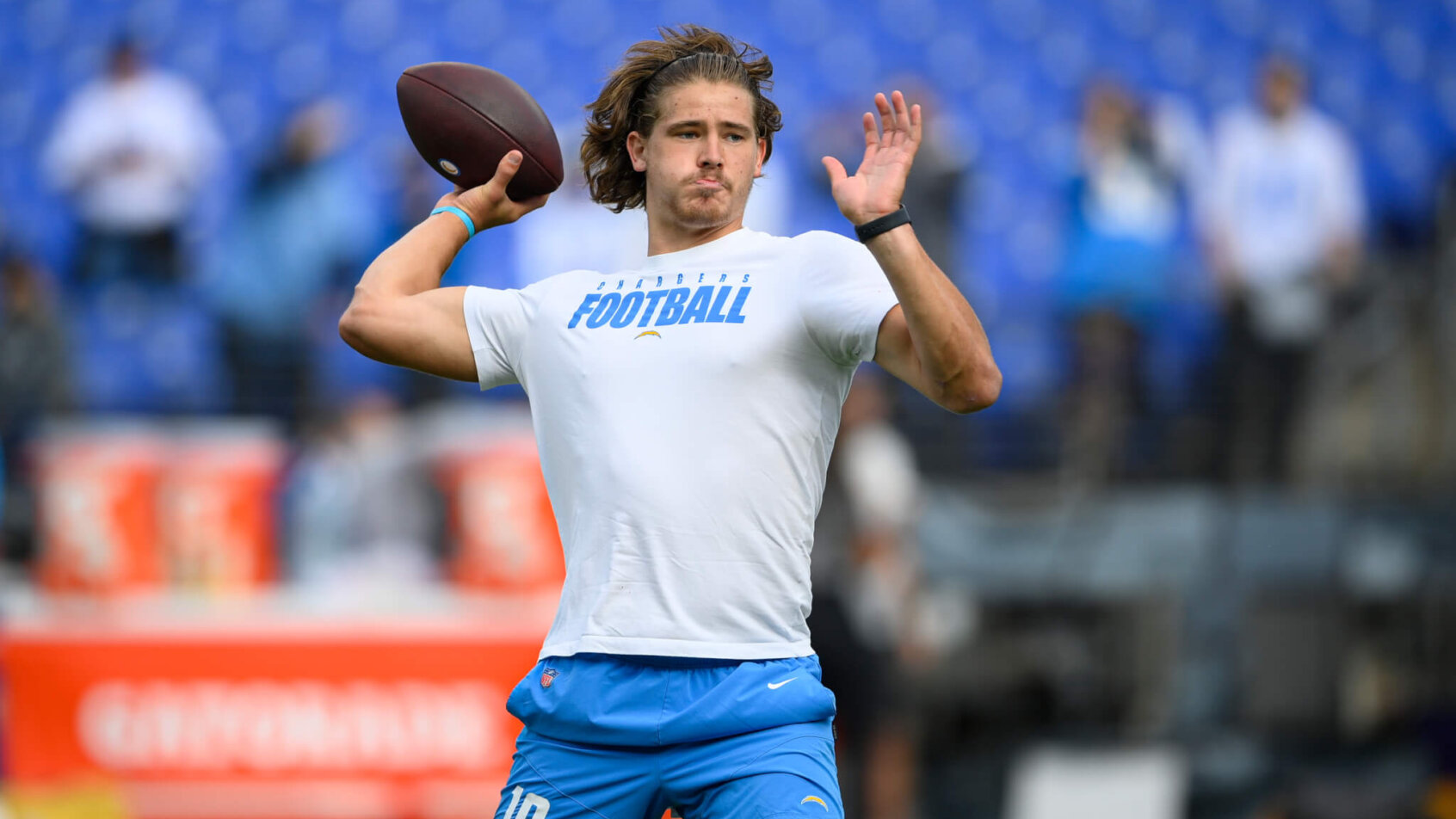 Justin Herbert warms up, Los Angeles Chargers