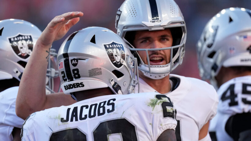 Derek Carr, Josh Jacobs celebrate vs Broncos