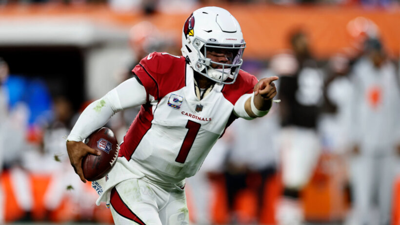 Kyler Murray pointing