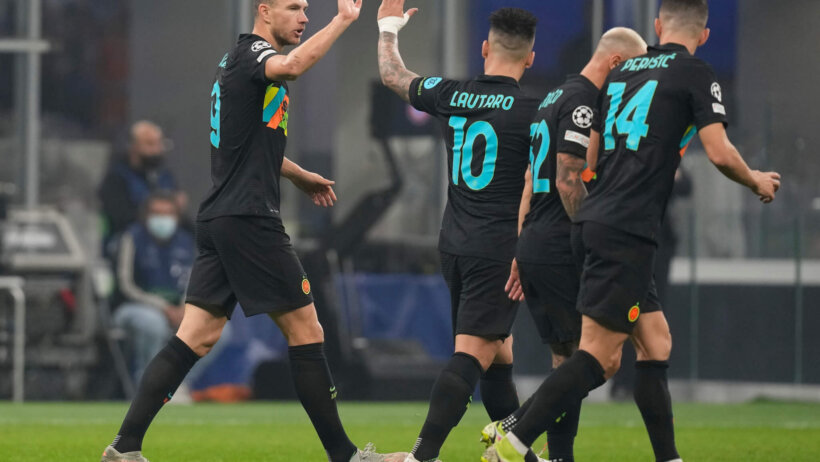 Inter Milan players celebrate after goal