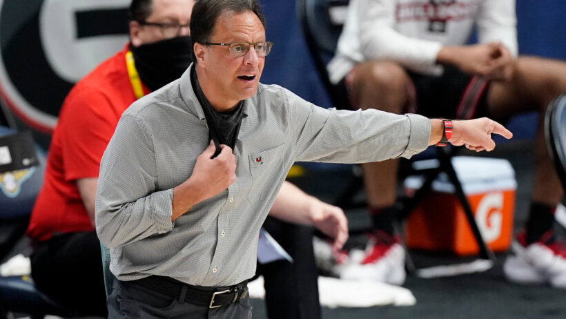 Tom Crean pulling mask down and talking