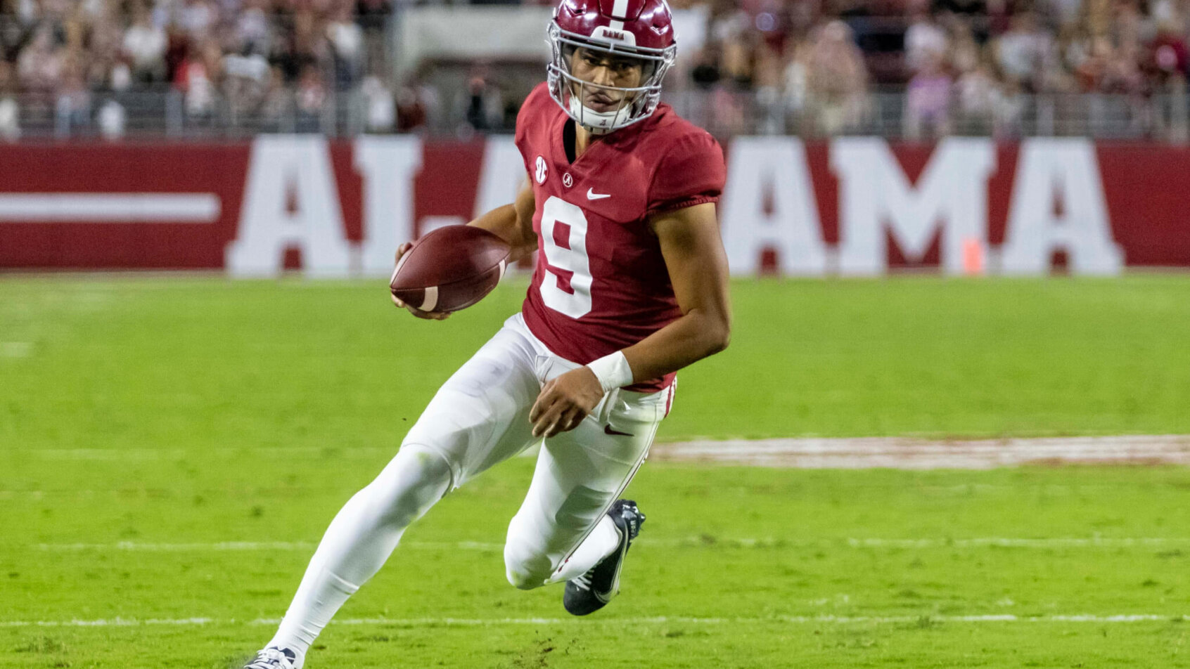 Bryce Young takes off versus Tennessee