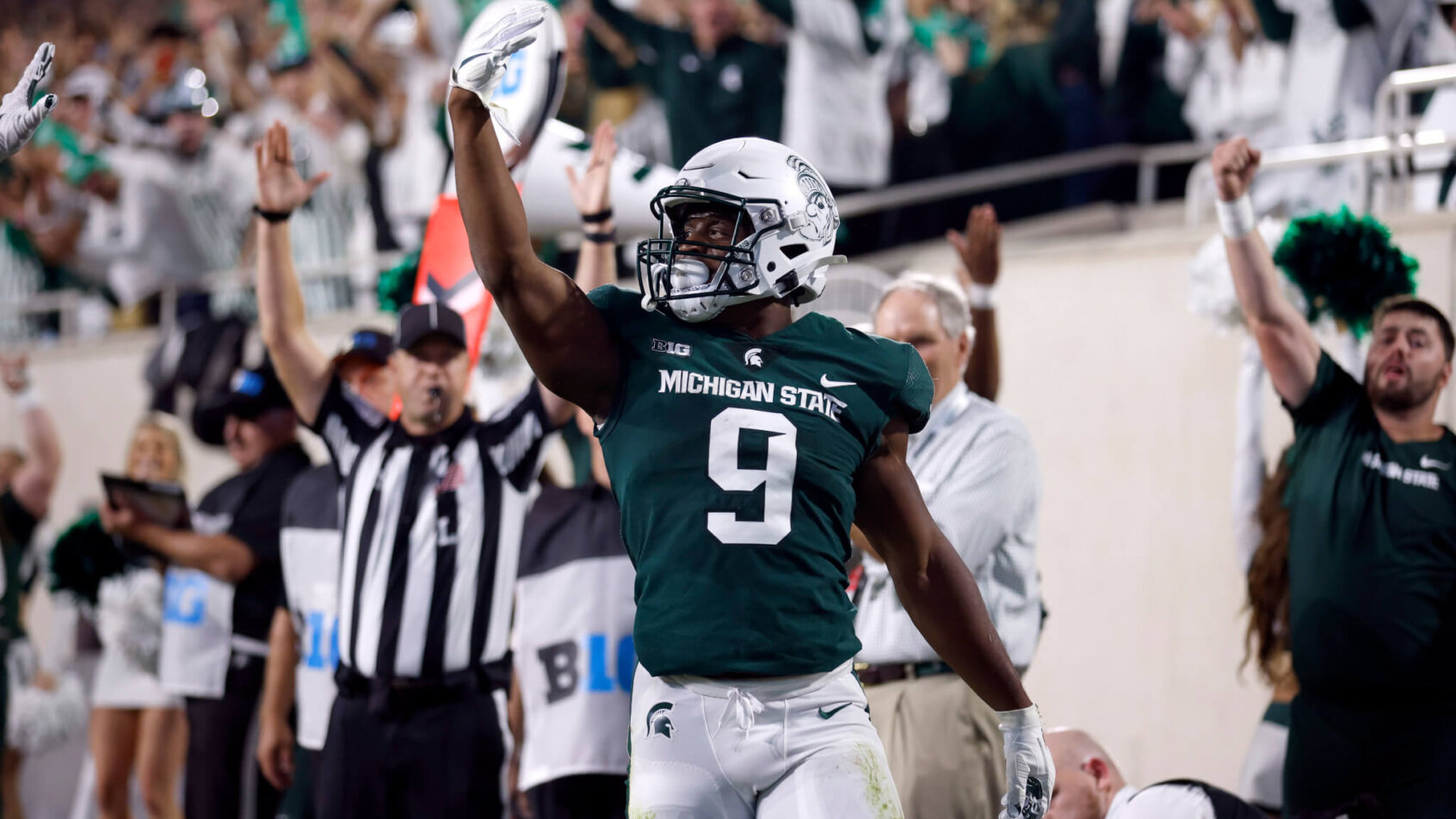 Kenneth Walker waves to crowd